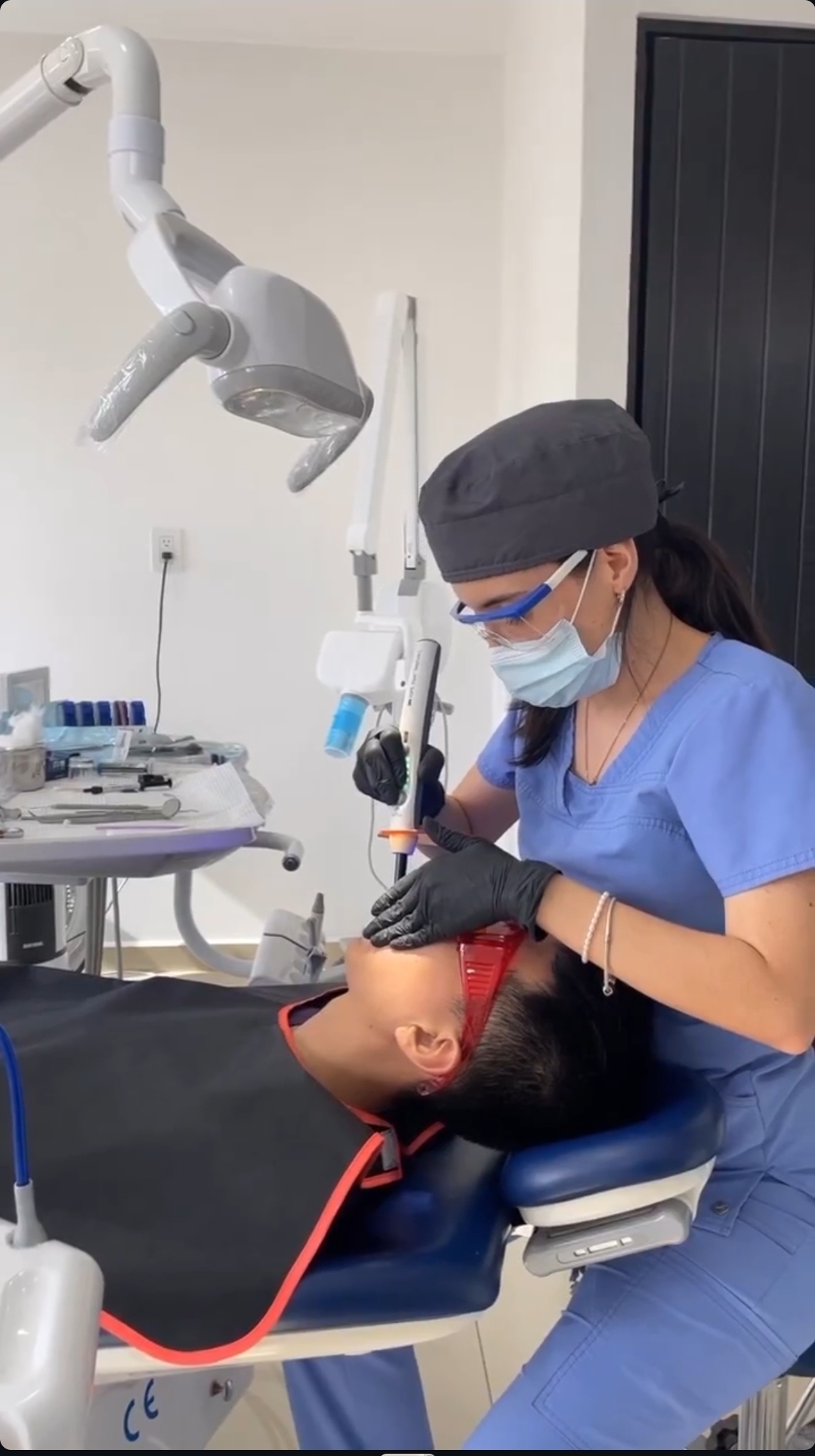 Blanqueamiento dental LED