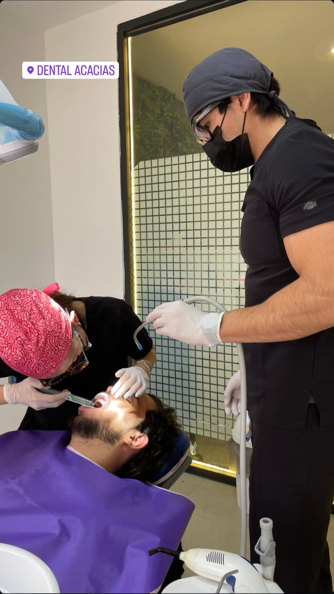 Equipo Dental Acacias en procedimiento